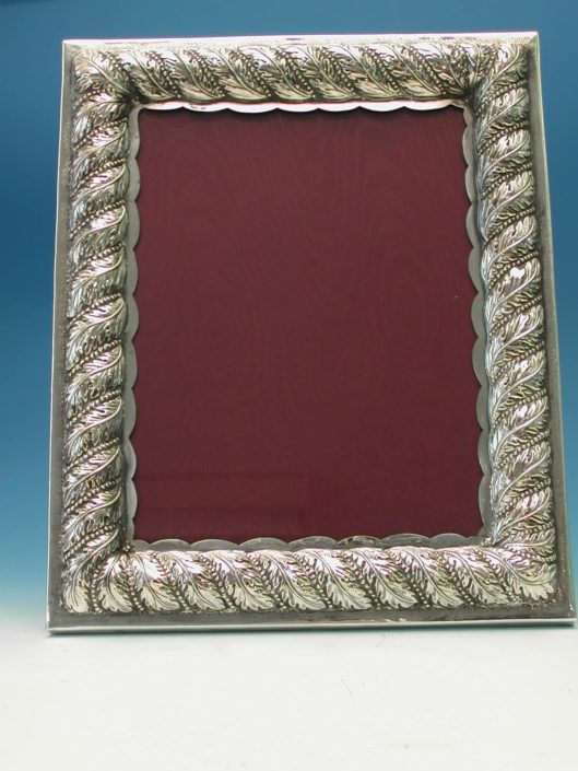 Cornice in argento