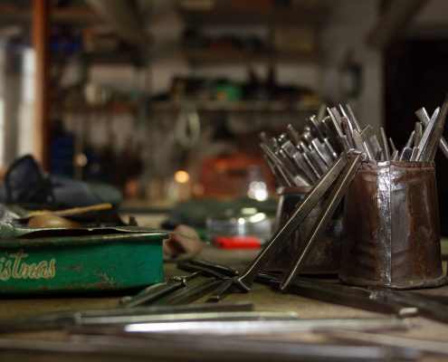 Il banco di lavoro del laboratorio Antenori